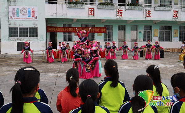 广东英德举办红领巾民族团结城乡手拉手结对活动pg电子平台(图1)