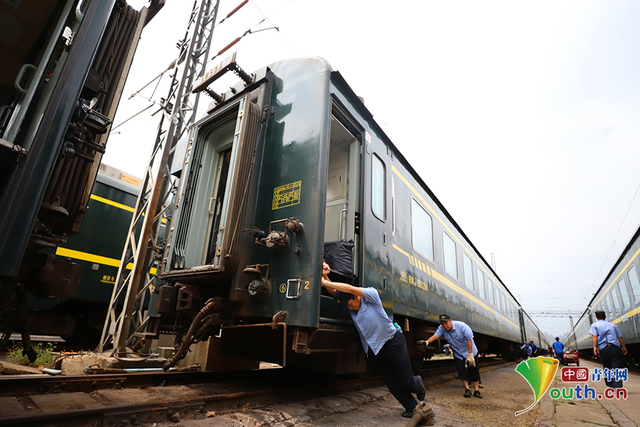 南昌车辆段:列车"医生"秋季检修忙