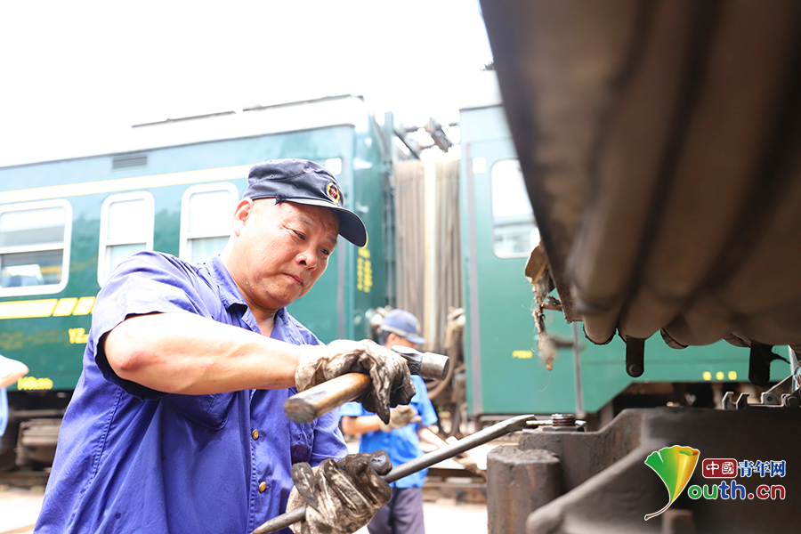 南昌车辆段:列车"医生"秋季检修忙
