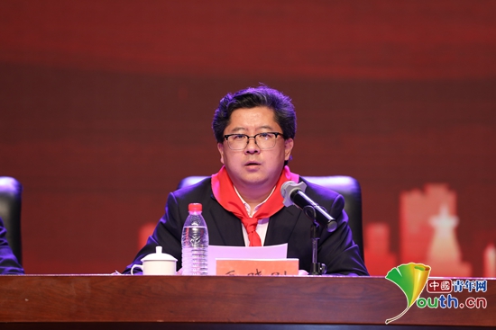 团市委副书记,市少工委主任毛晓刚在开幕式上致词