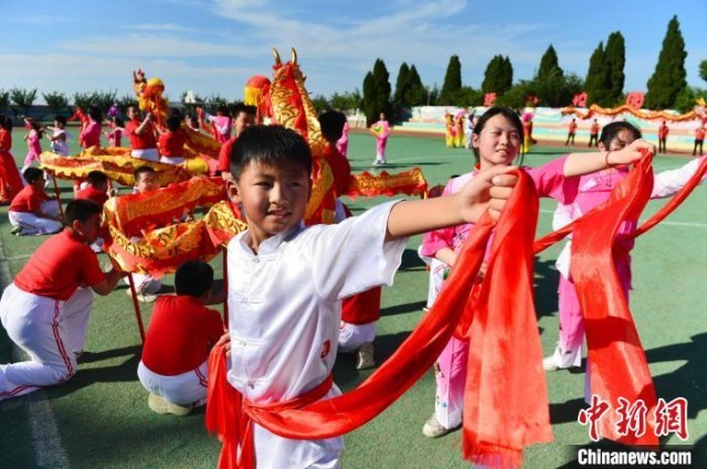 ɽ���ൺ�����Ž�У԰ѧ��������